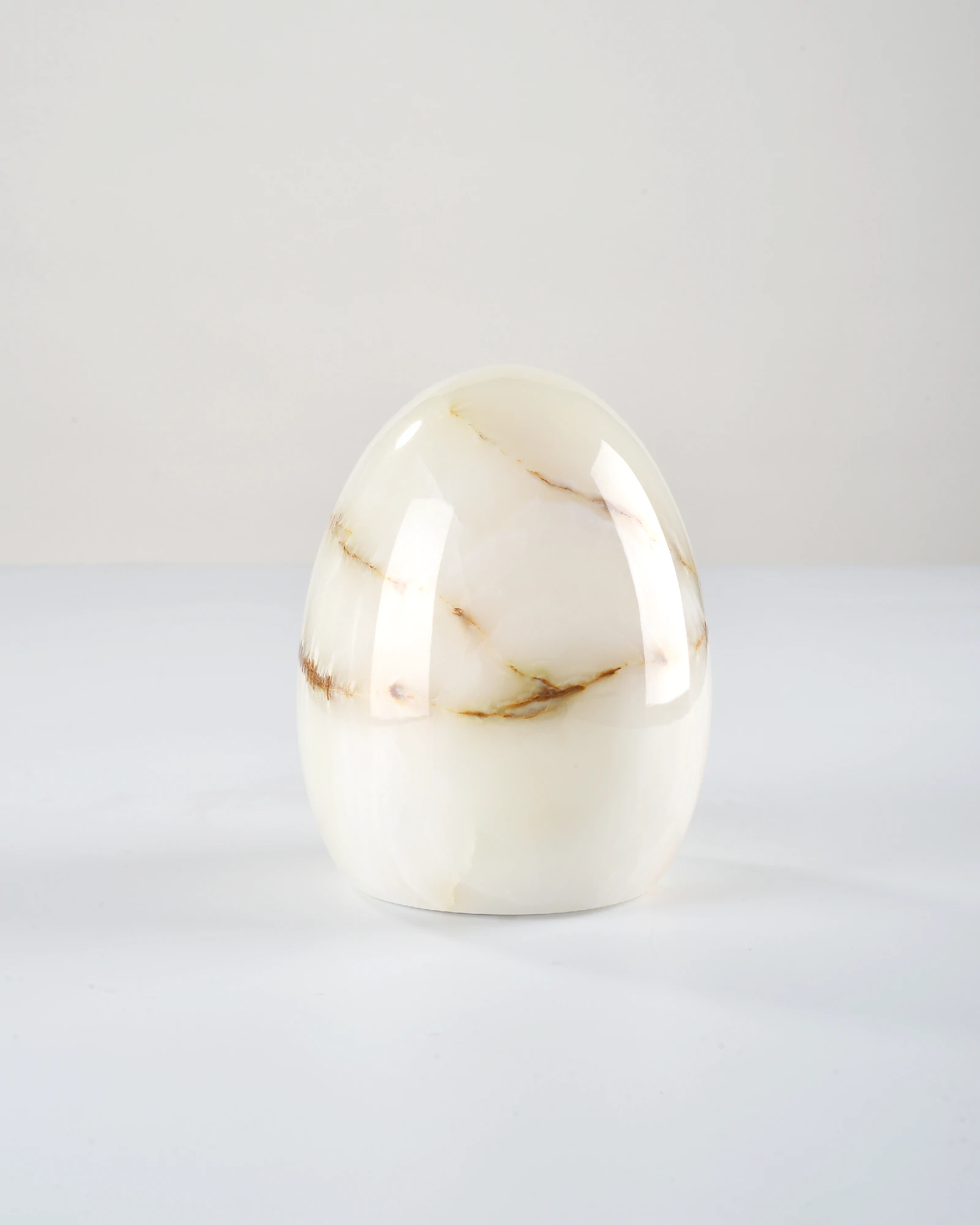 Egg-Shaped Onyx Stone Table Lamp – Smooth Surface and Natural Patterns