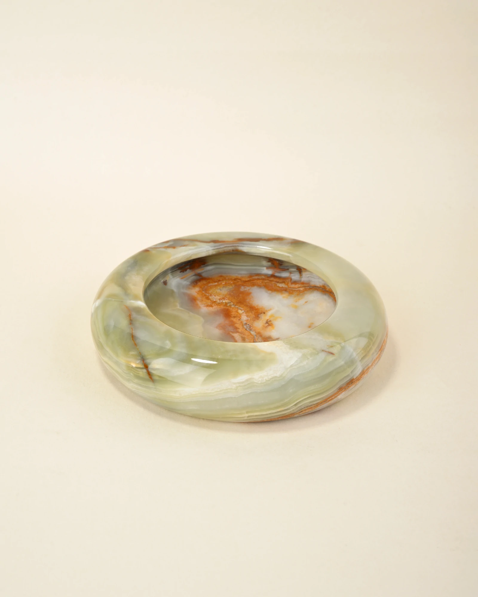 Polished Round Green Onyx Ashtray for cigars and cigarettes with a refined finish