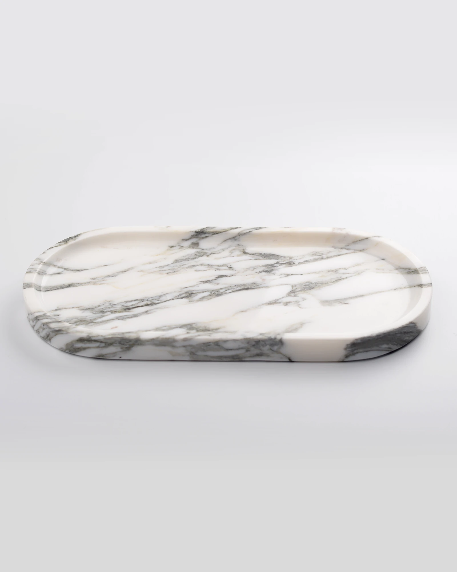 Hand-polished natural light-finish oval White with Grey Veins Marble Tray