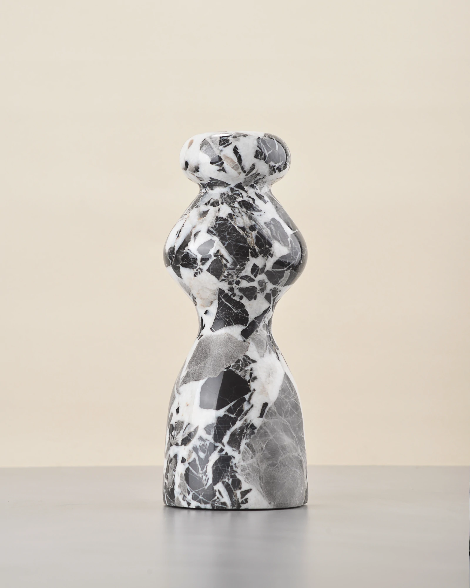 Marble vase front with evenly distributed black and white veining