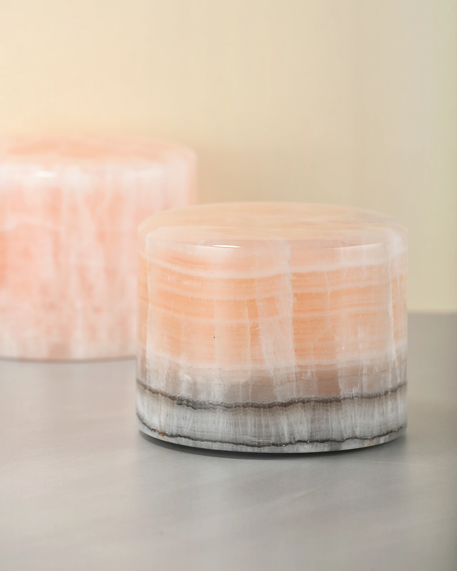 Mini pink onyx table lamp 45-degree close-up with gray veins