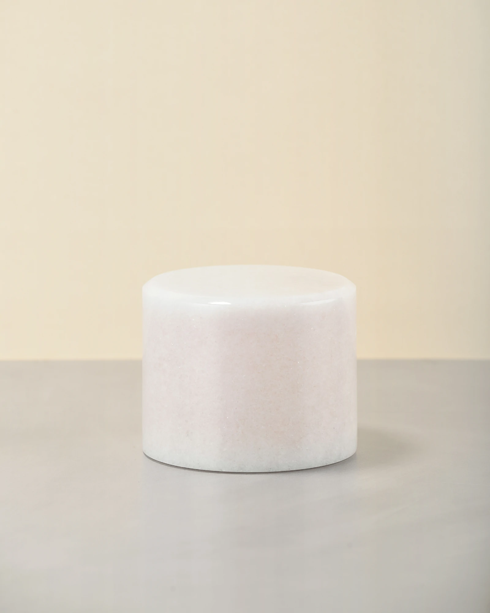 Mini white onyx table lamp 45-degree view with natural color variations