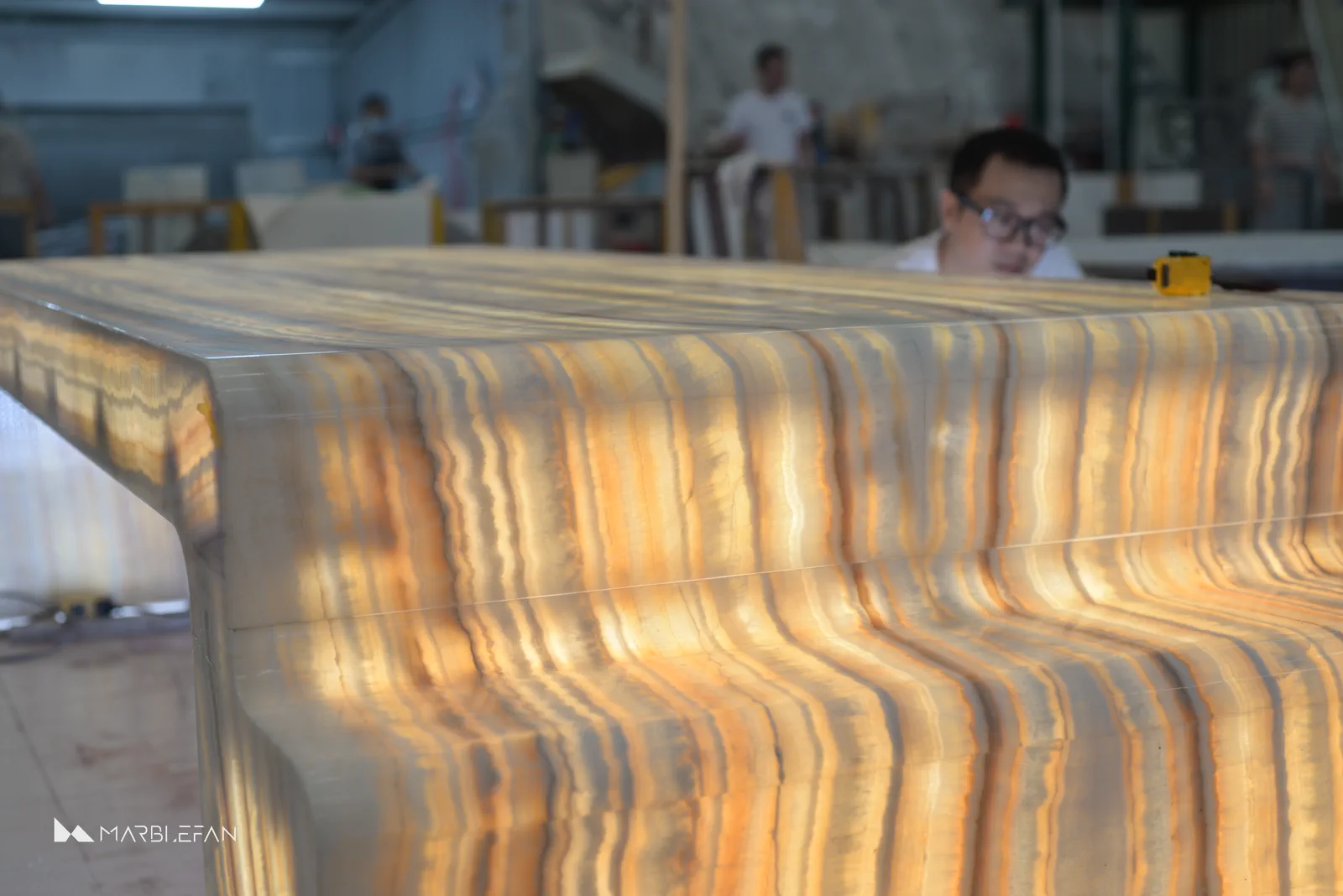 A subtle shadow appears where the mechanically fixed side panel meets the structure